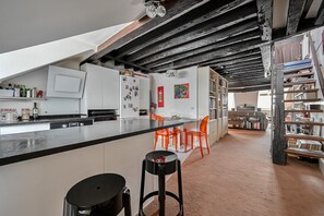 Dining - Duplex under Paris Roofs (Paris)