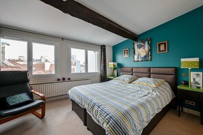 1 bedroom, iron/ironing board, WiFi, bed sheets - Duplex under Paris Roofs (Paris)