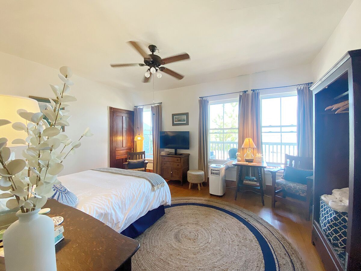 1 bedroom, iron/ironing board, internet, bed sheets