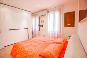 2 chambres, fer et planche à repasser, lit parapluie, Wi-Fi gratuit