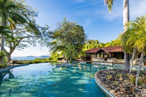 Beautiful Condo overlooking the  Pacific - 3 Bedroom 3 Bathroom