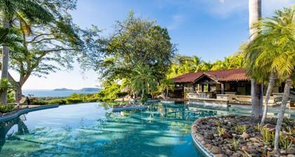 Beautiful Condo overlooking the Pacific - 3 Bedroom 3 Bathroom