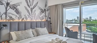 Great 2BR Super Fast WiFi, Pool, BBQ & Sauna