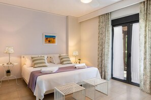 3 slaapkamers, een strijkplank/strijkijzer, gratis wifi, beddengoed