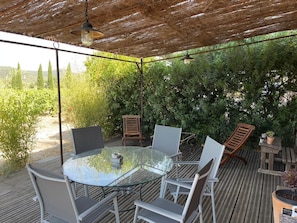 Outdoor dining - Maison de Campagne Belles Prestations Avec Piscine à 20 Minutes des Plages (Hyères)