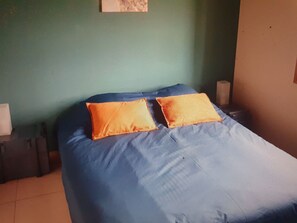 2 bedrooms, iron/ironing board, WiFi, bed sheets - Maison de Campagne Belles Prestations Avec Piscine à 20 Minutes des Plages (Hyères)