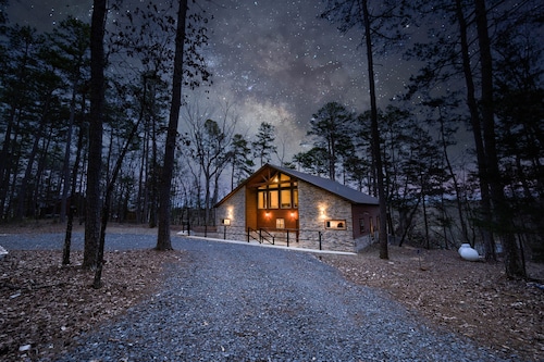 5 BR Cabin ON THE RIVER with PRIVATE ISLAND access, kayaks included!