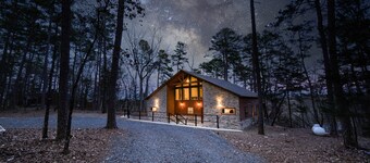 5 BR Cabin ON THE RIVER with PRIVATE ISLAND access, kayaks included!