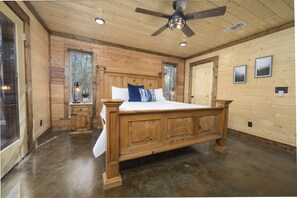 5 bedrooms, iron/ironing board, free WiFi, bed sheets - 5 BR Cabin ON THE RIVER with PRIVATE ISLAND access, kayaks included! (Smithville)