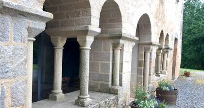 Cottage in Lavauguyon, on Route Coeur de Lion, Close to Chateau With Pool