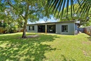 Exterior - Seaside Splendor Luxe Retreat w/ Waterfront Views! (Wilton Manors)