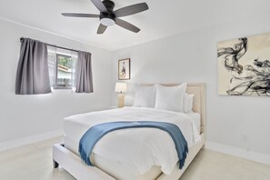 3 bedrooms, iron/ironing board, travel cot, free WiFi - Seaside Splendor Luxe Retreat w/ Waterfront Views! (Wilton Manors)