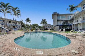 A heated pool - Serene Seaside Escape: 1BR Bliss! (Fort Lauderdale)