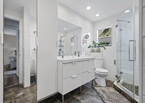 Shower, hair dryer, towels