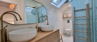 Le Magnolia | Terrace & Private Parking | Sleeps 6