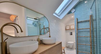 Le Magnolia | Terrace & Private Parking | Sleeps 6