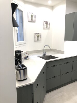Private kitchen - Appartement Tout Confort 50 m2 à 15 Minutes à Pied de la Tour Eiffel (Paris)