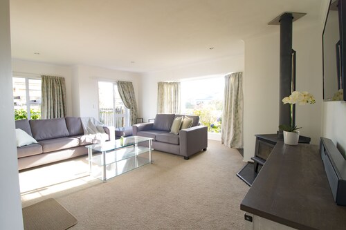 Bright and cosy holiday home away from home in Taupo.