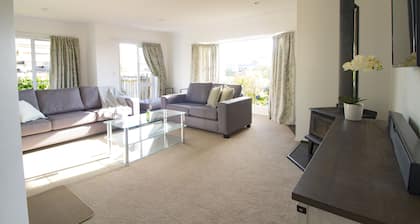Bright and cosy holiday home away from home in Taupo.