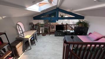 4 bedrooms, desk, iron/ironing board, travel crib