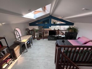 4 bedrooms, desk, iron/ironing board, travel cot