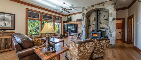 Smart TV, fireplace, DVD player, stereo