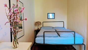 3 bedrooms, bed sheets