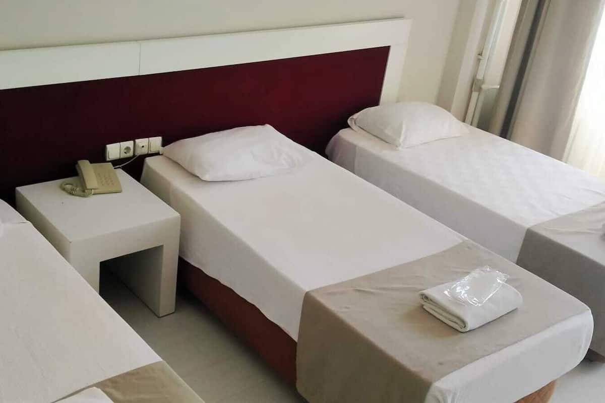 Standard Triple Room | Free WiFi, bed sheets