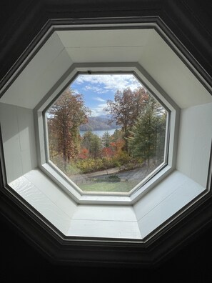 Interior - Cozy retreat with gorgeous views of Lake Watauga and the Blue Ridge Mountains. (Butler)