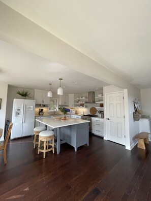Private kitchen - Cozy retreat with gorgeous views of Lake Watauga and the Blue Ridge Mountains. (Butler)