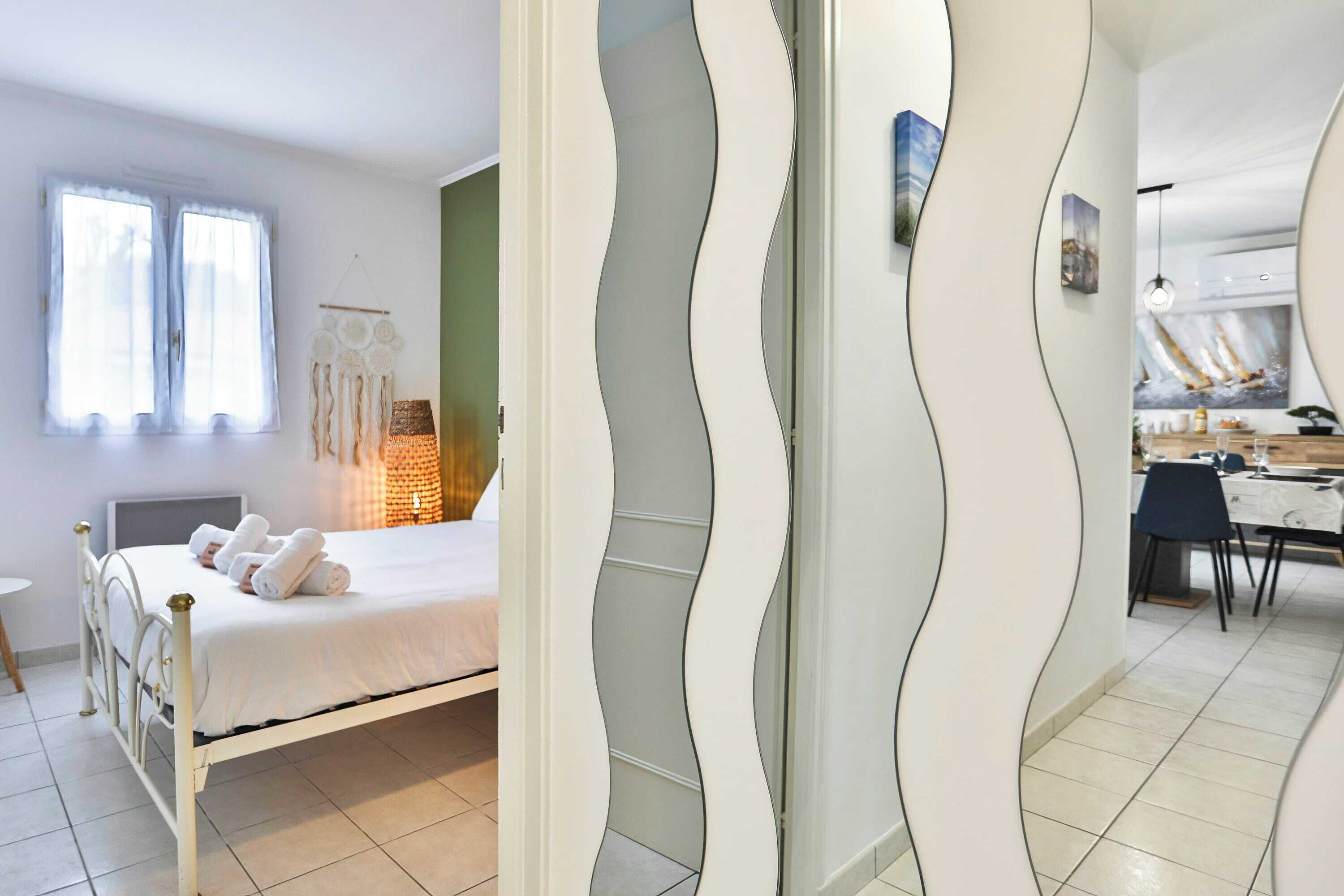 3 chambres, fer et planche à repasser, Wi-Fi, draps fournis