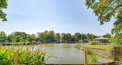 Twin Pines Lakehouse: Scenic waterfront family retreat! Nature, Fishing, Kayaks!
