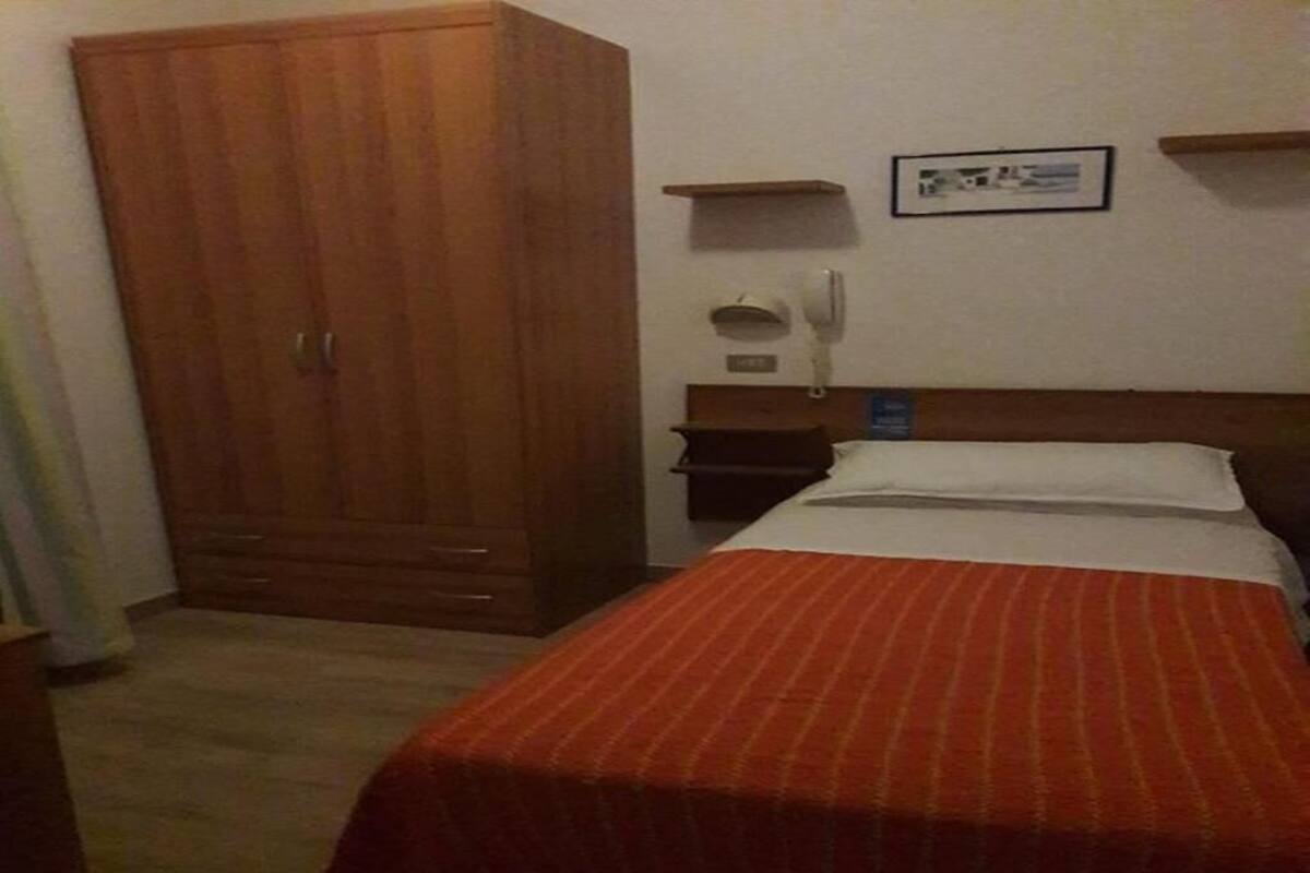 Standard Single Room | Bathroom | Shower, rainfall showerhead, hair dryer, bidet