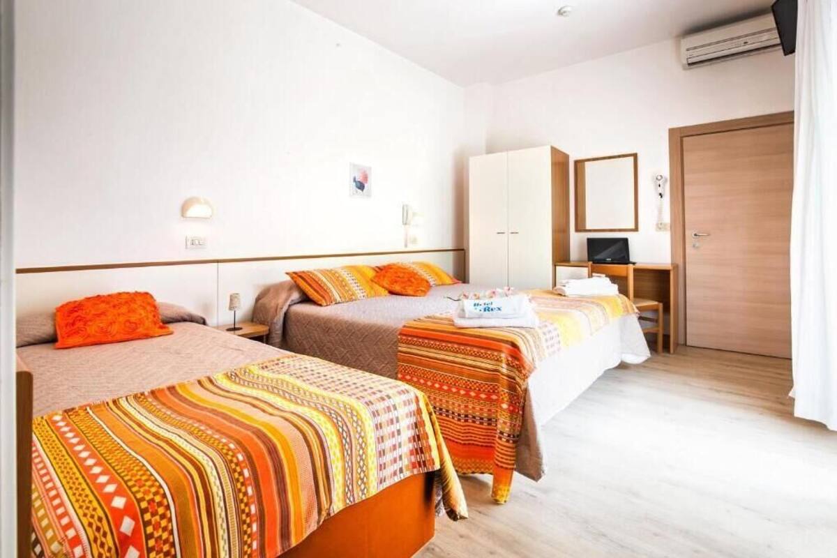Standard Quadruple Room | Hypo-allergenic bedding available, in-room safe, desk, WiFi (free)