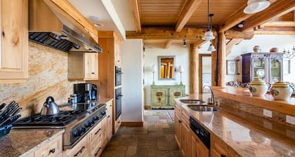 Penthouse 4 (3-Bedroom) with Mountain view by Moonlight Basin Lodging
