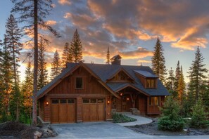 Exterior - 6 Diversion Lane (5-Bedroom Home) with Mountain view by Moonlight Basin Lodging (Big Sky)