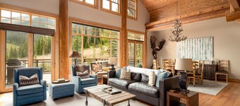 Penthouse 3 (3-Bedroom) with Mountain view by Moonlight Basin Lodging