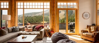 Penthouse 1 (3-Bedroom) with Mountain view by Moonlight Basin Lodging