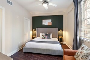 1 soverom, strykejern/-brett, wi-fi og sengetøy