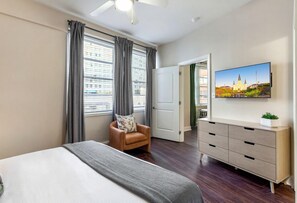 1 غرفة نوم ومكواة/لوح كي وواي فاي وملاءات أسرّة