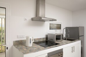 Refrigerador, microondas, horno, cafetera/tetera
