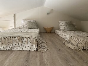 1 bedroom, free WiFi, bed sheets - Chambre Avec Accès Parc et Piscine (Monteux)