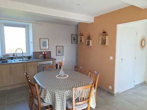 Dining - au Calme Chez L'habitant à 15 Minutes de la Mer!! (Saint-Michel-de-Plélan)