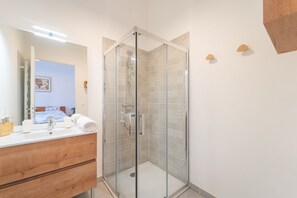 Gratis toiletartikler, hårtørrer, håndklæder