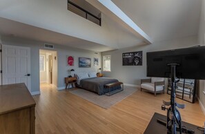 3 slaapkamers, een strijkplank/strijkijzer, gratis wifi, beddengoed