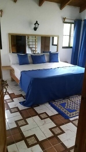 5 bedrooms, WiFi, bed sheets