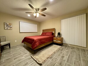 2 bedrooms, WiFi, bed sheets - Sunlit Crosses Escape for Traveling Professionals (Las Cruces)