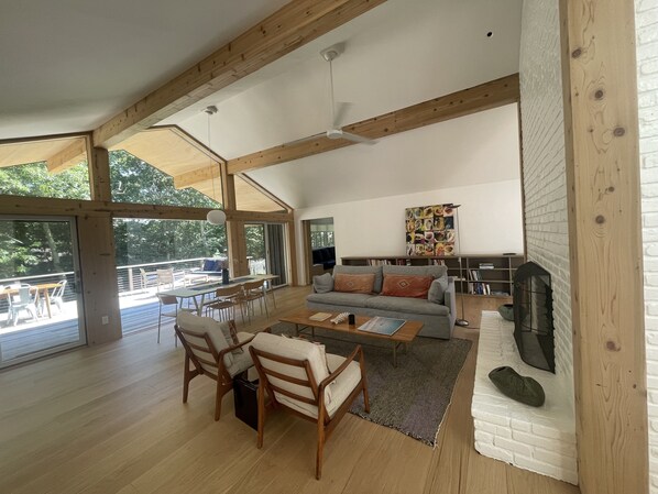 Smart TV, fireplace - Airy, modern 4-bedroom house close to beautiful bay beaches and the ocean. (East Hampton)