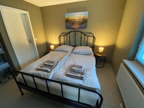 1 chambre, lit parapluie, Wi-Fi gratuit, draps fournis