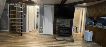 Dome house in DoverTN, near KY lake with event room, creek, pond & hunting land.